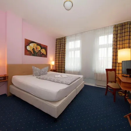 Maximilian Hotel 3*