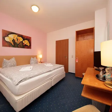 فندق Maximilian 3*