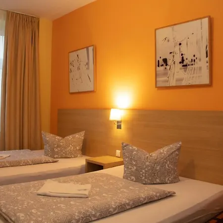 Maximilian Hotel