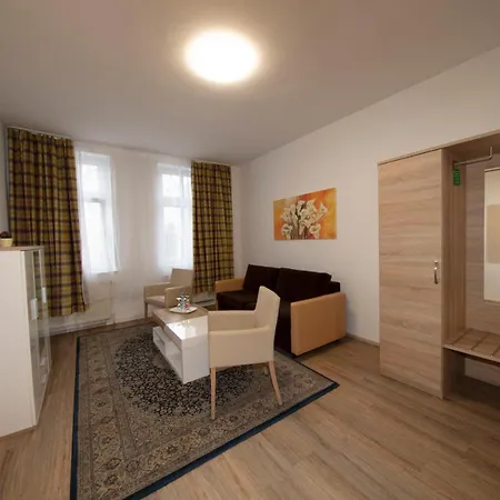 Maximilian 3* زيتز