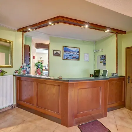 Maximilian فندق 3*